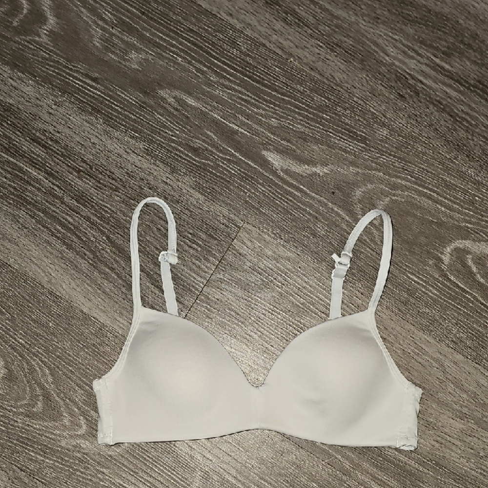 Calvin Klein White Womens Bra. Sz 32A. Great Condition!!